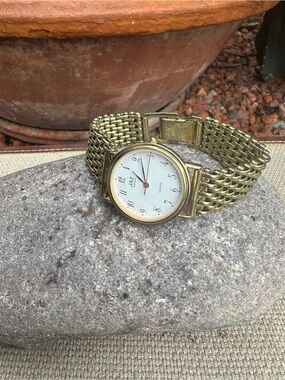 JAZ ⏱️ Gold-Tone Women's Bracelet Watch with White Dial